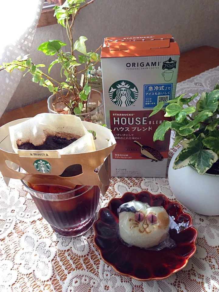 猫和菓子と急冷coffeeで ひんやり ほっこりな午後3時🌿|Hollyさん