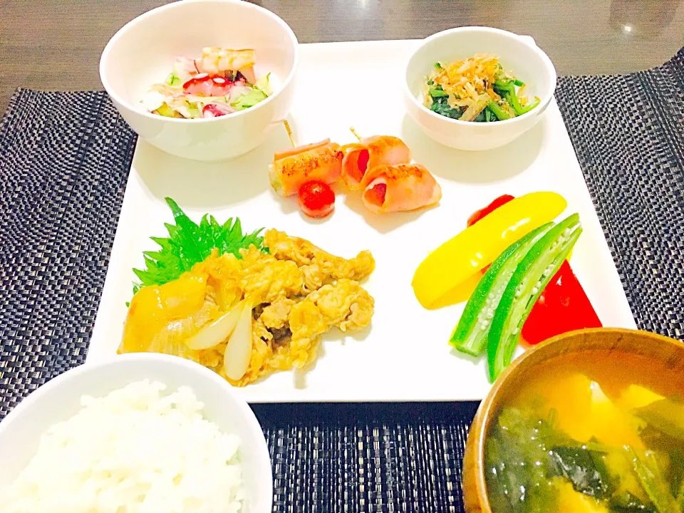 生姜焼き
蛸とえびのマリネ
トマトベーコン
今日の晩御飯^o^|るみさん