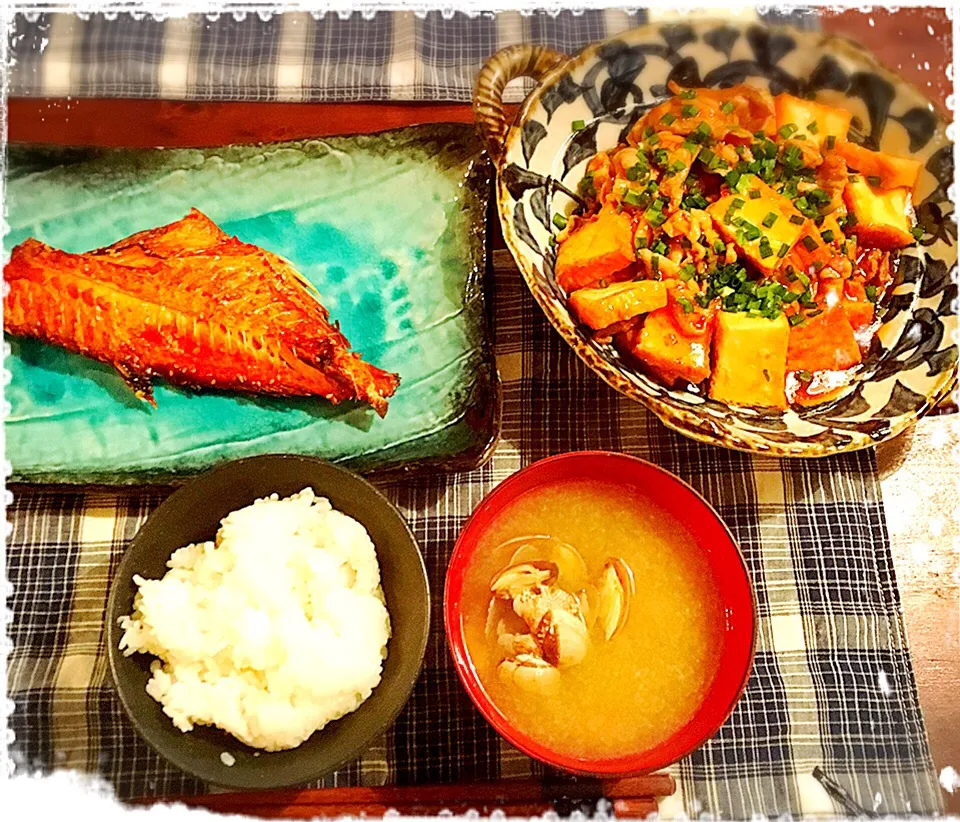 夜ご飯
厚揚げと豚バラ肉の甘酢あん炒め
赤魚のみりん干し
あさりのお味噌汁
ご飯|nachiさん