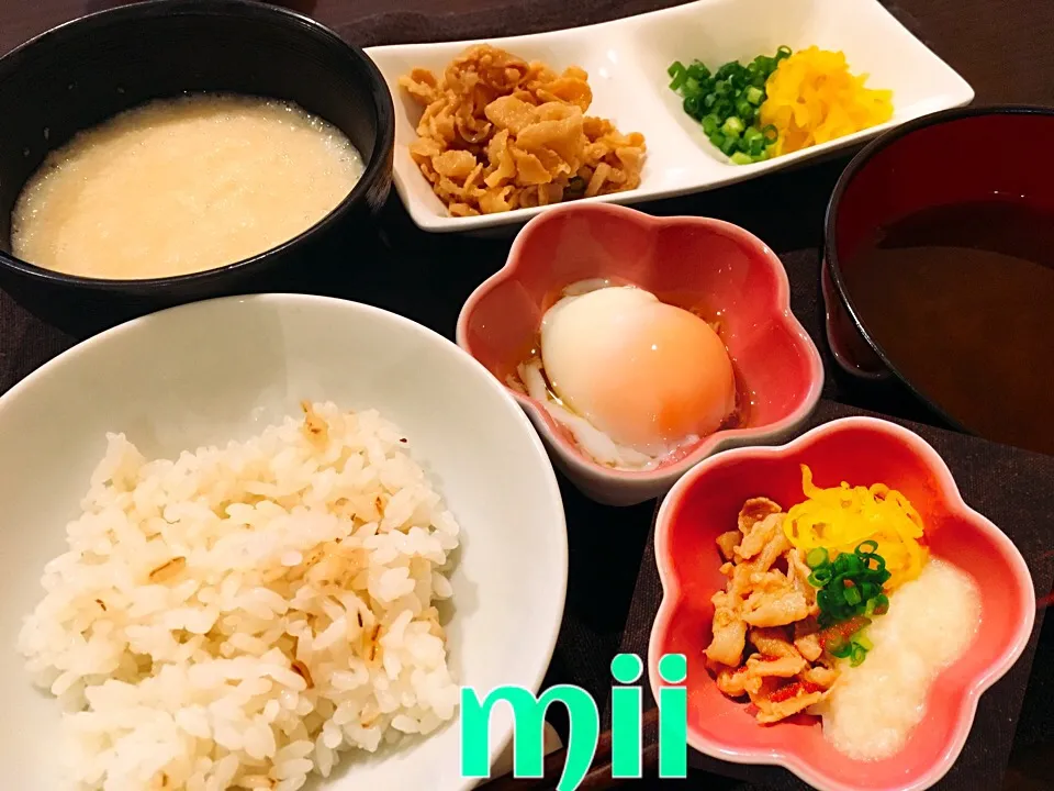 大麦ご飯で豚たくとろろ定食✨|mii’s⭐️お家ご飯さん