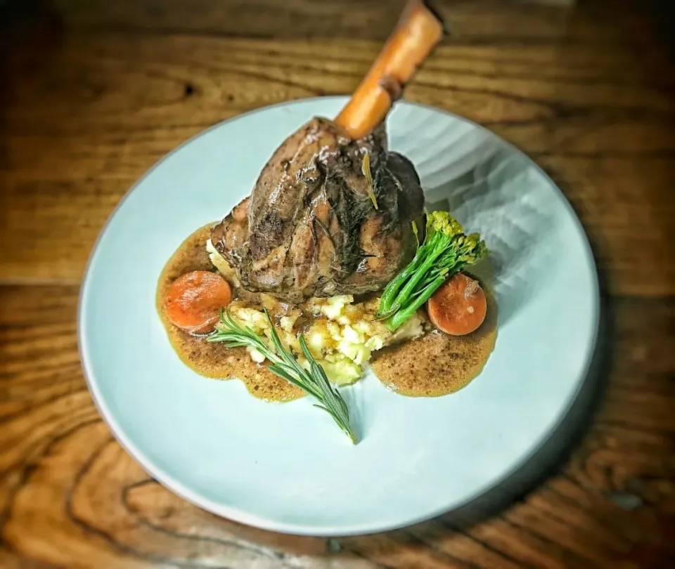 Lamb Shank in Red Wine Sauce with Mashed Potato.|suki chan duarteさん