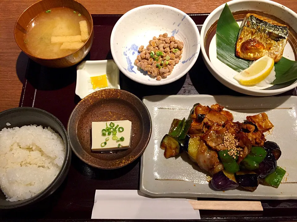 なす味噌と焼魚の定食&納豆|T. Wonderさん