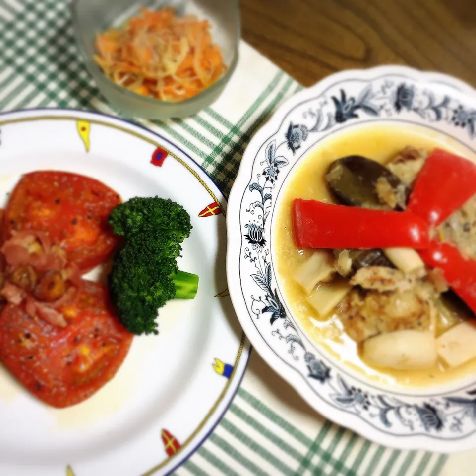 鶏肉とナスのビネガー煮＊にんじんマリネ＊焼きトマトのガーリック炒め ＊＊食べたいものを作ったら酢の味付けで美味しかった重なってしまった(°_°)|さきさん