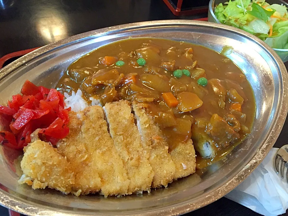 Snapdishの料理写真:昔ながらの町の食堂うすいやの『和風カツカレー』1080円が絶品です\(//∇//)\|石田 雅史さん