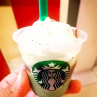 Mini Starbucks Green Tea Créme Frappe|Andrea Teeheeさん