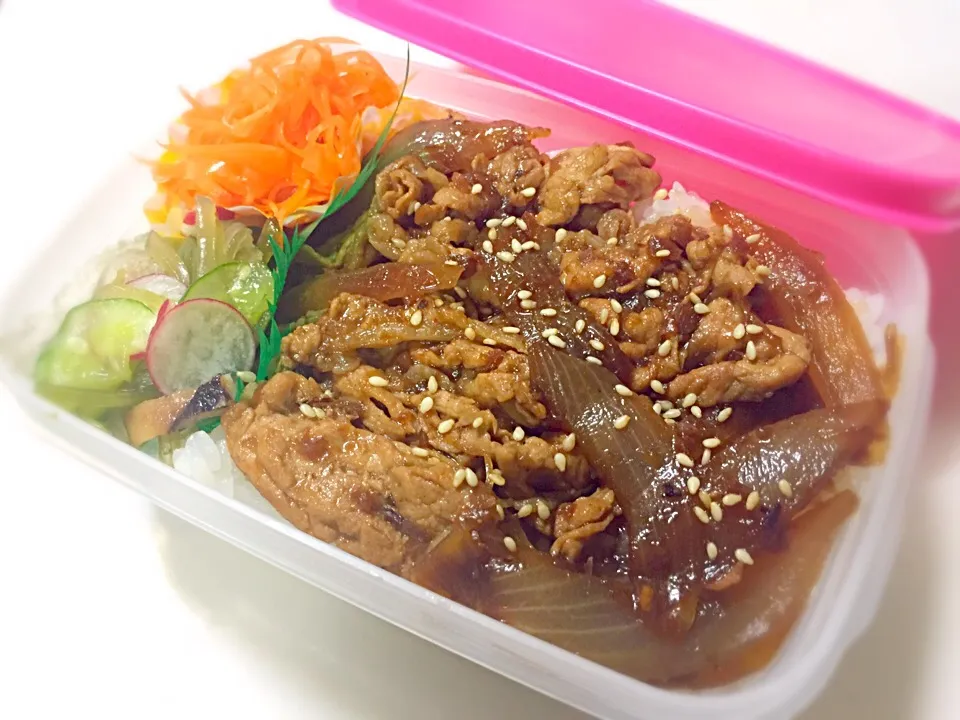 酢生姜とヨシダソースで作った豚肉の生姜焼き弁当～っ！
私弁当は適当っす！笑笑😆|みほままこさん