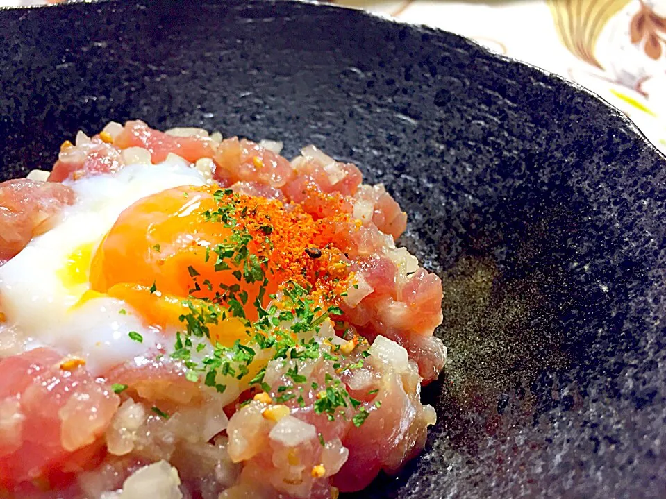 マグロのユッケ🐟生卵が苦手なので温泉玉子で✨|サガンさん