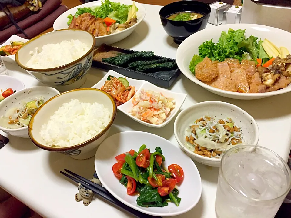 久しぶりにお家で晩御飯♪
引き出物で頂いたお肉の味噌漬け
納豆アボカド
ほうれん草とトマトの梅生姜和え
もずくのお味噌汁
などなど(´･Д･)」|inoさん