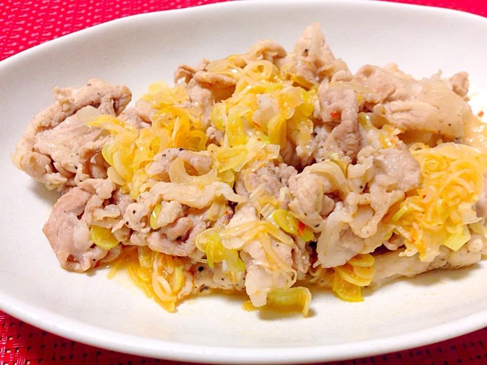 豚肉にピリ辛ねぎソース|ぐるぐるさん