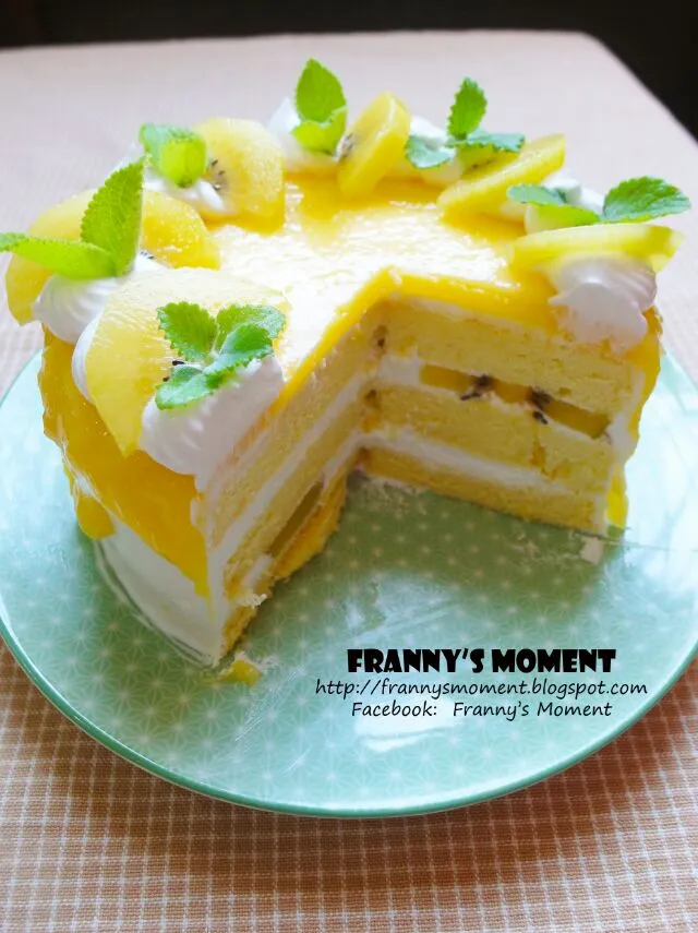 Gold kiwifruit cake w lemon curd topping 黄金奇异果柠檬酱蛋糕 6"

Yummy!|Frannyさん