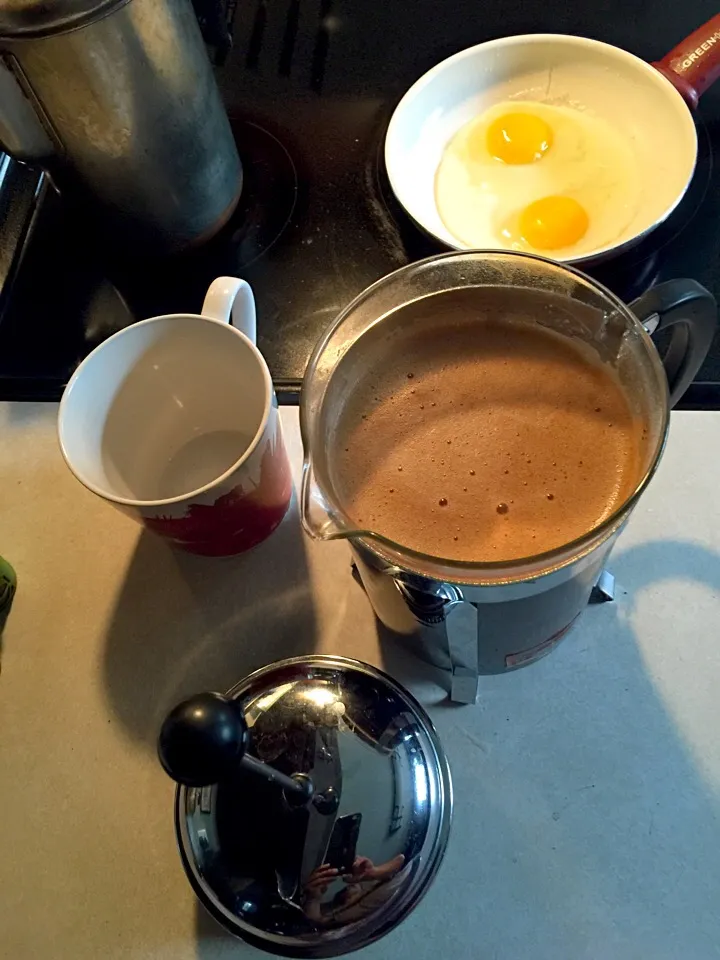 Eyes are open NOW!!! FRENCH Breast French roast coffee and Sunnyside up eggs|Polly Annaさん