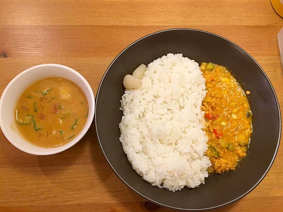 夏野菜のトリプルペッパーキーマと
イカ&イクラ&トマトのタイカレー@KOSUGI CURRY|カリー仙人さん