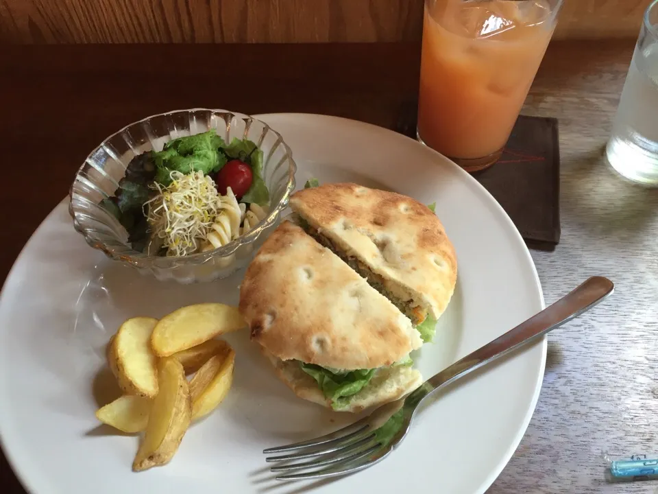 ミンユン 豆腐ハンバーグサンド|ひさーーーさん