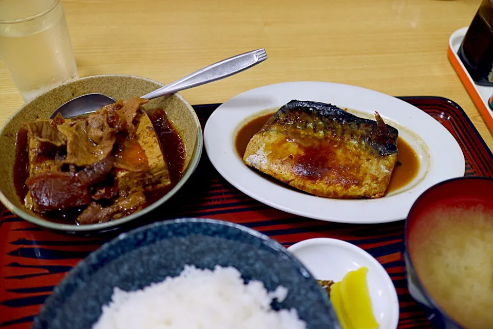 サバ味噌定食に肉豆腐|マハロ菊池さん