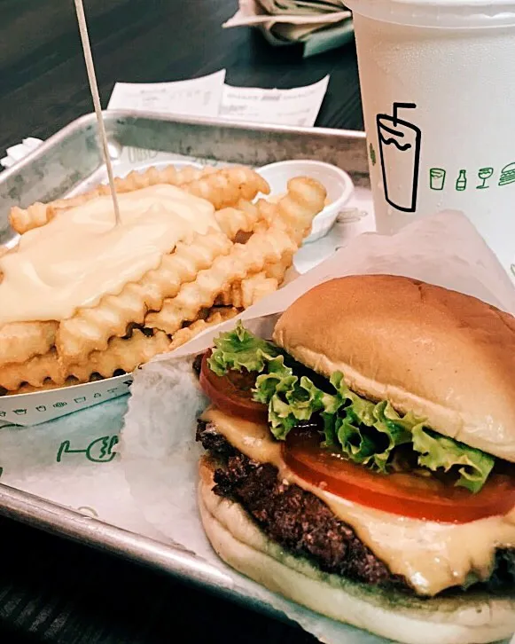 Snapdishの料理写真:🍔🍟🍹|むらさん