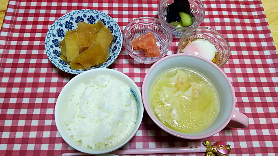 冬瓜の油炒め
茄子の漬物
たらこ温泉卵
えびワンタンスープ
ご飯
#ボッチ飯|めぐさん