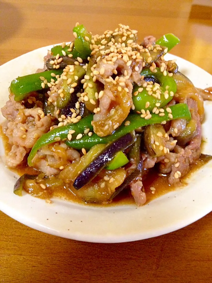 ピーマン＆ナスと豚肉の甘辛味噌炒め🍚ご飯が進みます😋|まいりさん