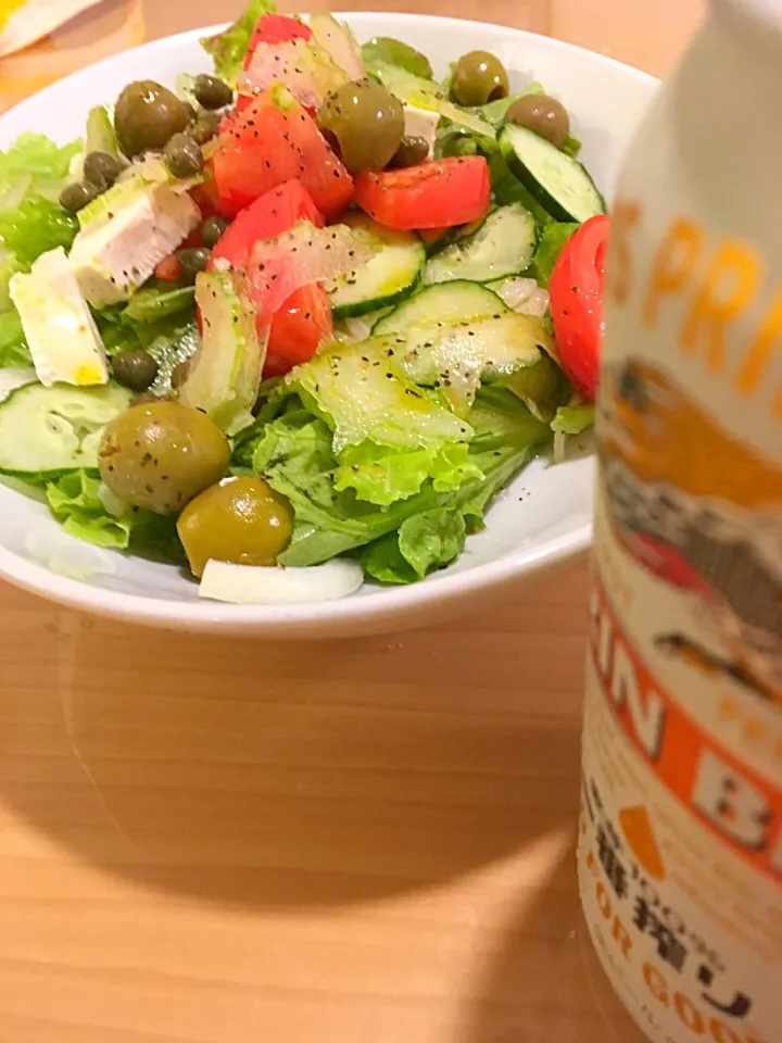 Snapdishの料理写真:即席イタリアンサラダ
オリーブ&リンゴ酢&塩でシンプルに味付け|三十路の営業マン 🗣さん