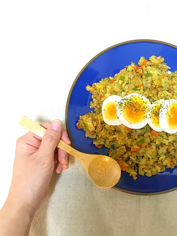 Snapdishの料理写真:今日は余りごはんでカレーピラフ🍛
大ヒットの美味しさ..☺︎︎♡
チリペッパー多めのピリ辛🌶

春雨サラダと一緒にごちそうさま🙏💕|ko.postさん