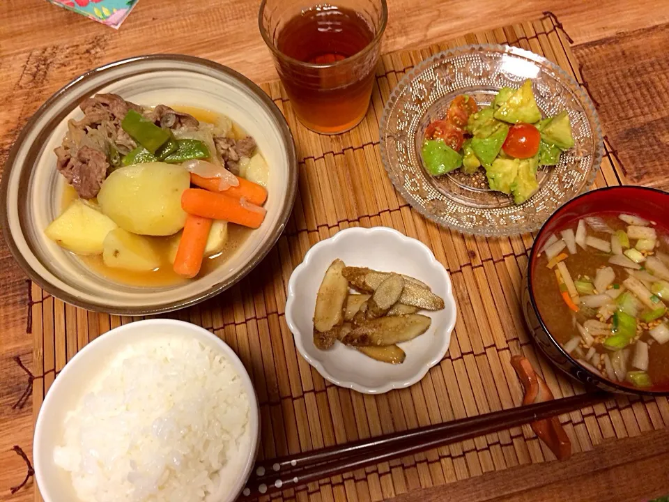 肉じゃが＊アボカドとトマトのサラダ|acoさん