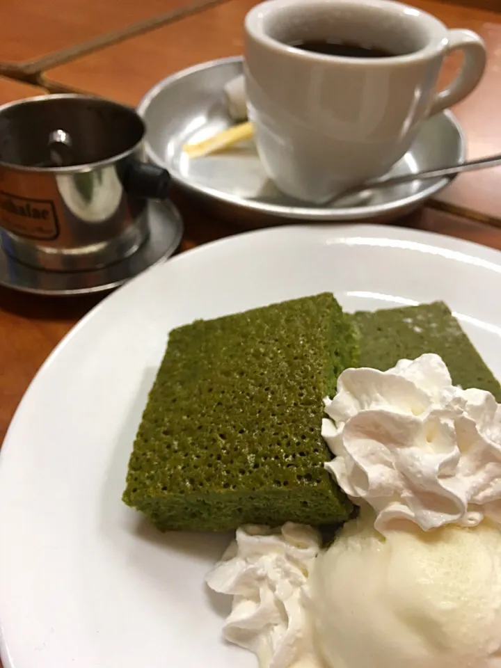 つゆひかりブラウニーケーキ＆ベトナムコーヒー|ダンディ☆和田さん