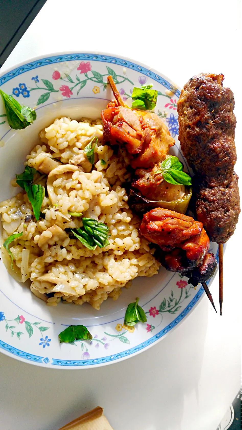 Mushroom risotto with chicken and lamb kebabs|tariqさん