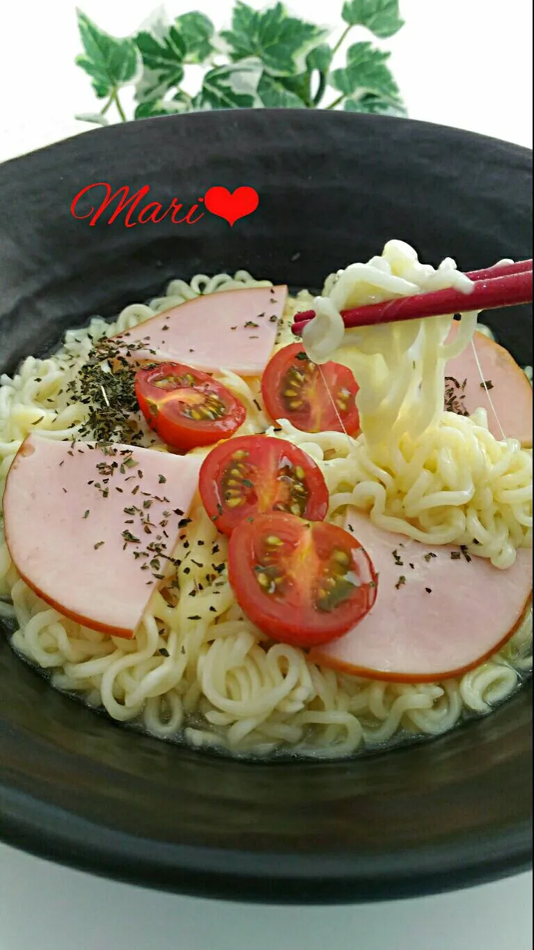 チーズとろ～り♪ハム&トマトの塩ラーメン|Mariさん