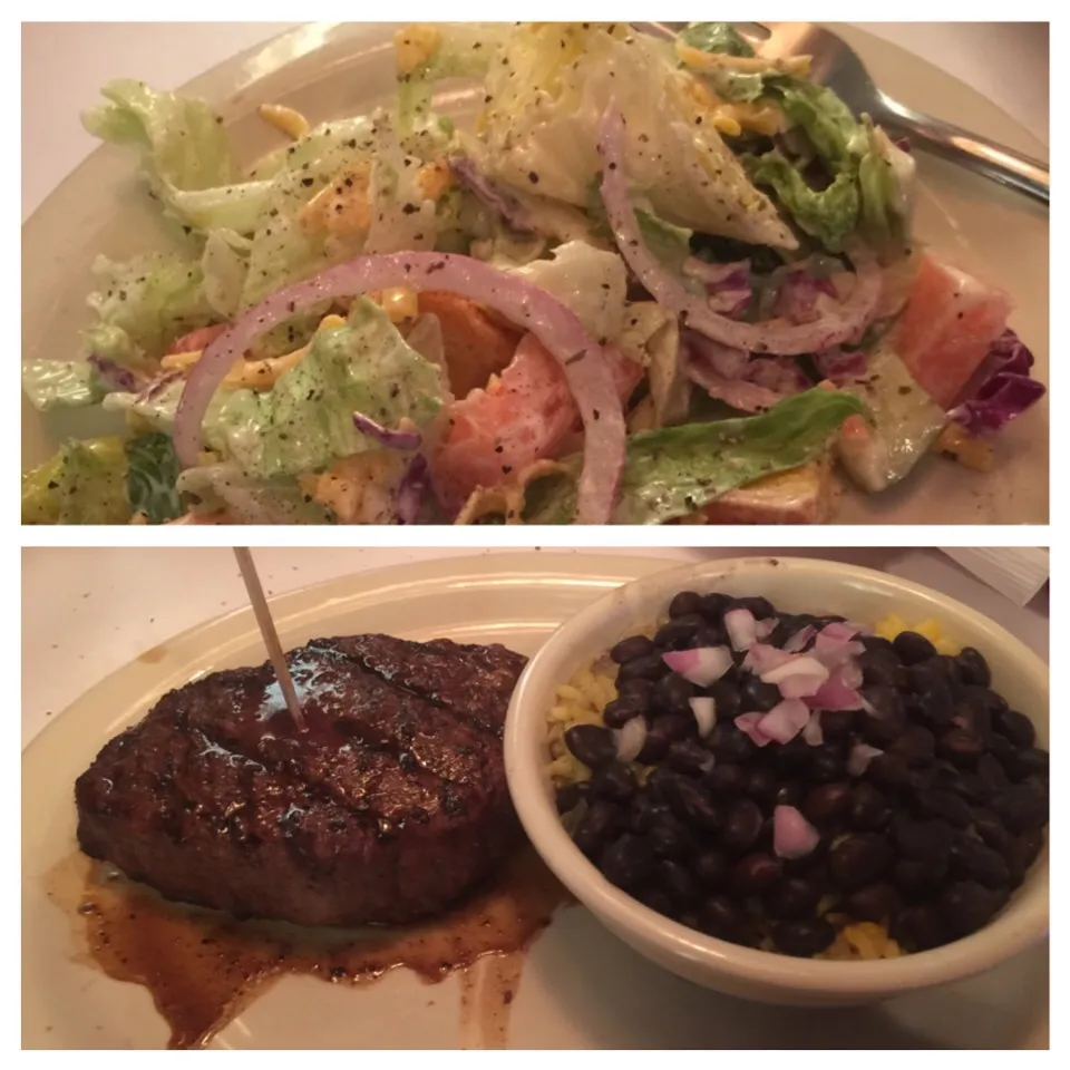 Cody's Original Roadhouse.. Salad w/garlic ranch dressing, 10oz. Top Sirloin Steak w/ black beans & rice|Richard Thompsonさん