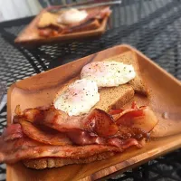 Snapdishの料理写真:Poached Eggs, Bacon on organic Sprouted wheat|Samuel Naylorさん