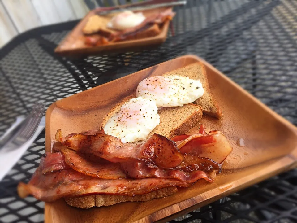 Poached Eggs, Bacon on organic Sprouted wheat|Samuel Naylorさん