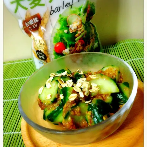 「大麦フレーク シリーズ」を使ってみたSnapdishの料理・レシピ写真:さくちんちゃんのたたききゅうりの梅かつお🎶
大麦フレークのっけ❤