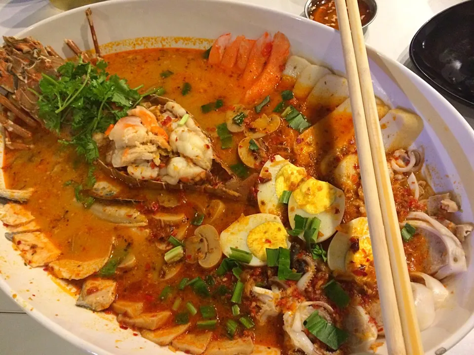 Lobster Tom yam noodle @ sixty6|Ong Sor Fernさん