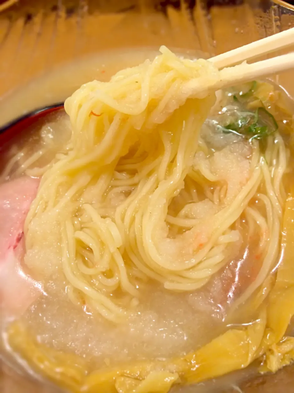 冷やし鶏梅そばの麺@鯛塩そば 灯花|morimi32さん