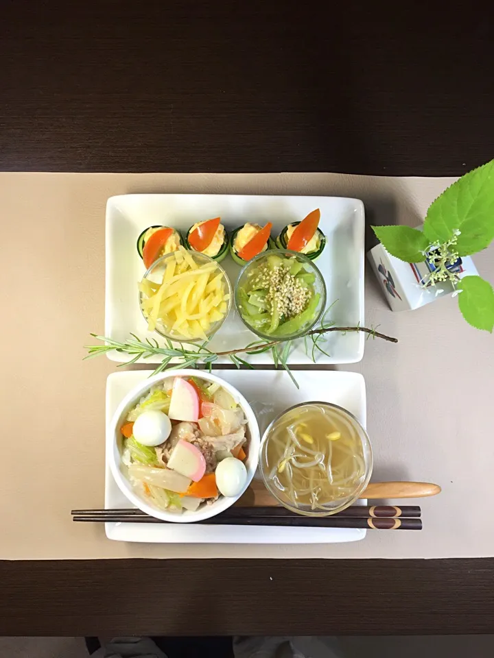 中華丼 ジャガイモきんぴら胡瓜ナムル
豆もやしスープ|shokohanさん