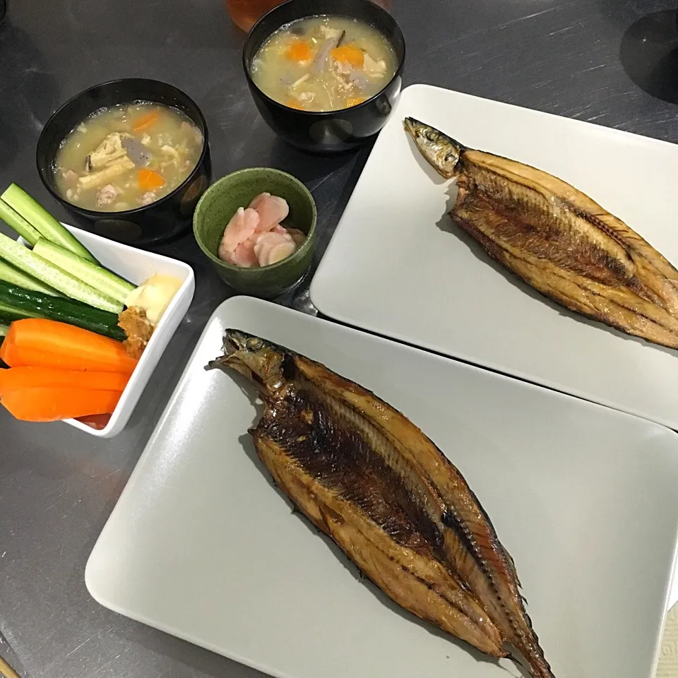 Snapdishの料理写真:さんまの開き&スティック野菜|seiko Oさん