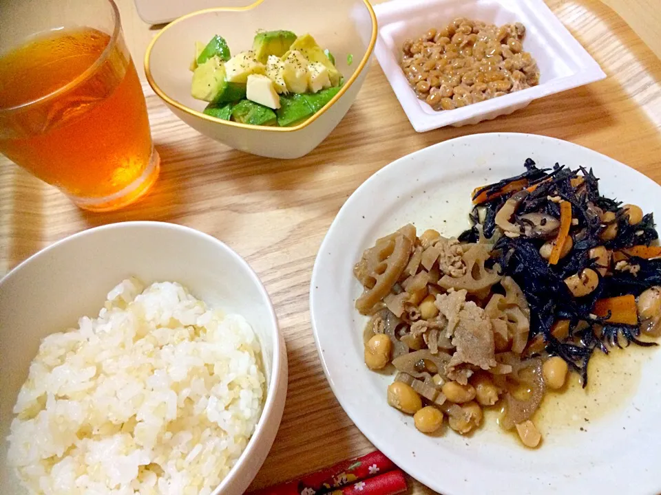 ＊ひじきの煮物
＊レンコンと豚肉の甘辛炒め
＊アボカドとチーズの和え物
＊納豆|まめちゃんさん