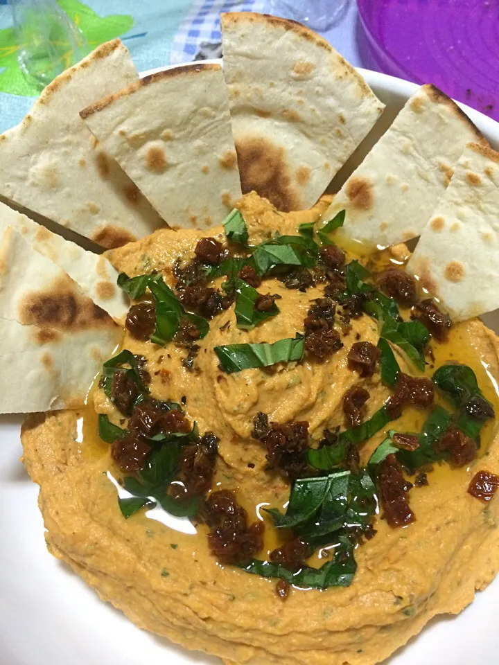 Homemade Hummus with homemade Pita 😋|trishbebeさん