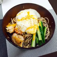 Snapdishの料理写真:暑い夏にはこれ！
鶏肉とろろのラー油蕎麦😍|チャンエナさん