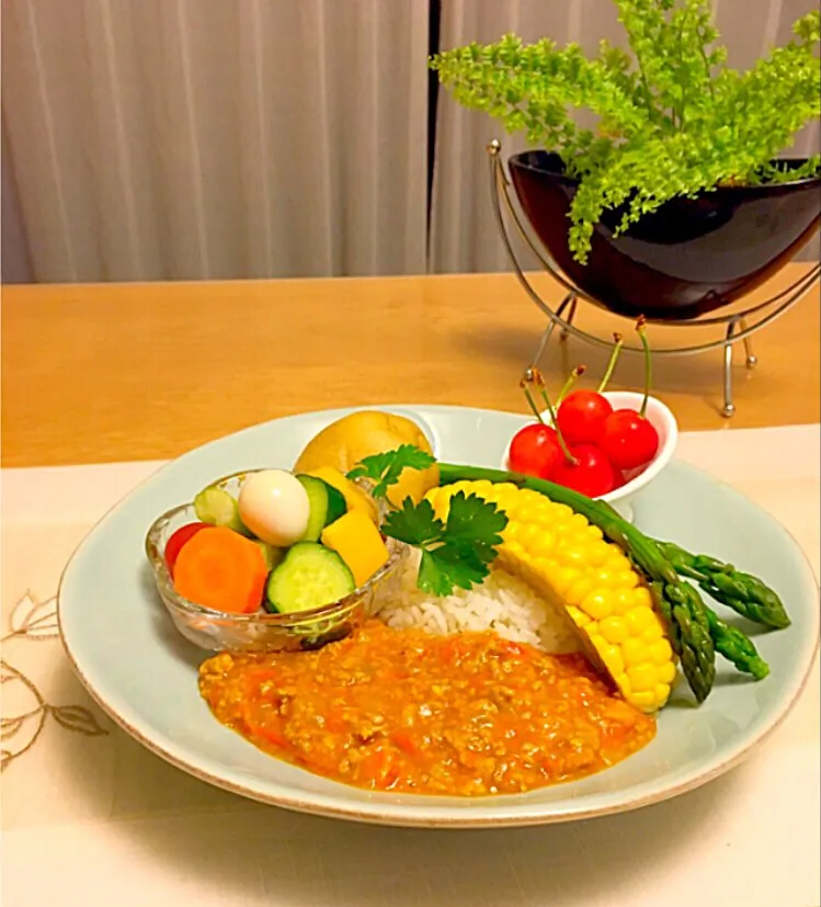 Snapdishの料理写真:チョッパー＆ホヌさんの料理 トマト🍅の簡単カレー😋                    de今夜の晩ごはん✨|くうちゃんさん