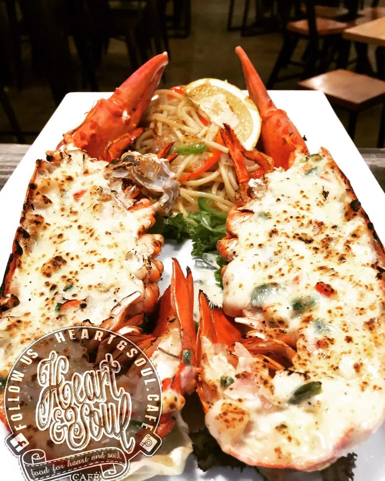 Live lobster .😘Merecikkkk💦💦 Sgt Ni. Buka Sampai Jam 12mlm booking 0176204243.#kingcrab #mudcrab #alaskakingcrab #bukapuasa #ramadhan2016 #lobstercurrymee  #hala|Scooter Besiさん