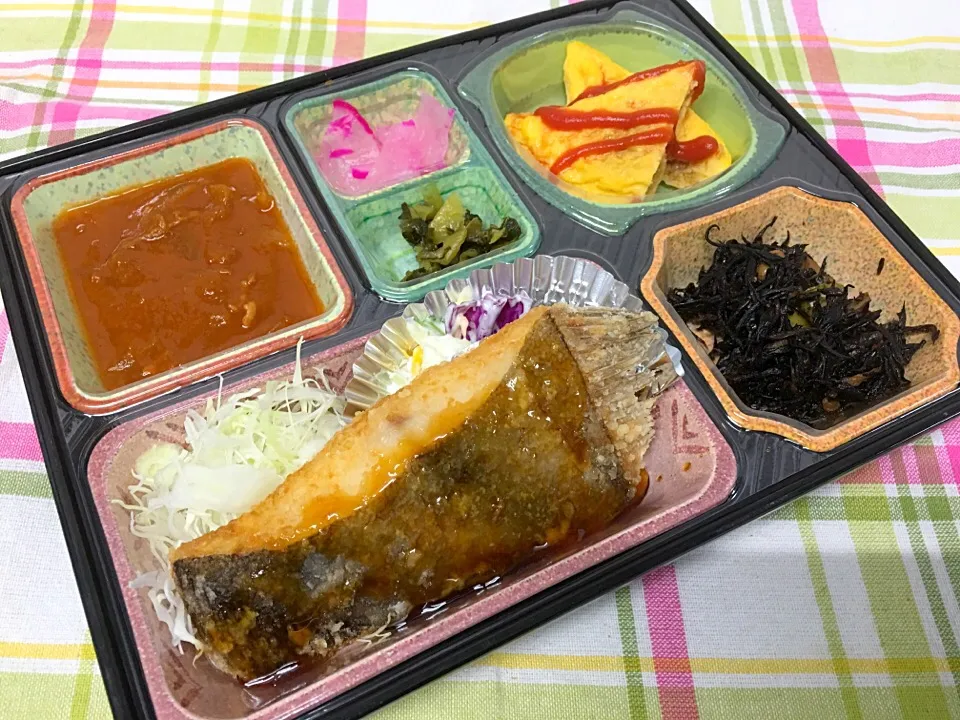 カレイの唐揚げ甘酢あんかけ 日替わり弁当 豊川市宅配|Naokazu Kuritaさん