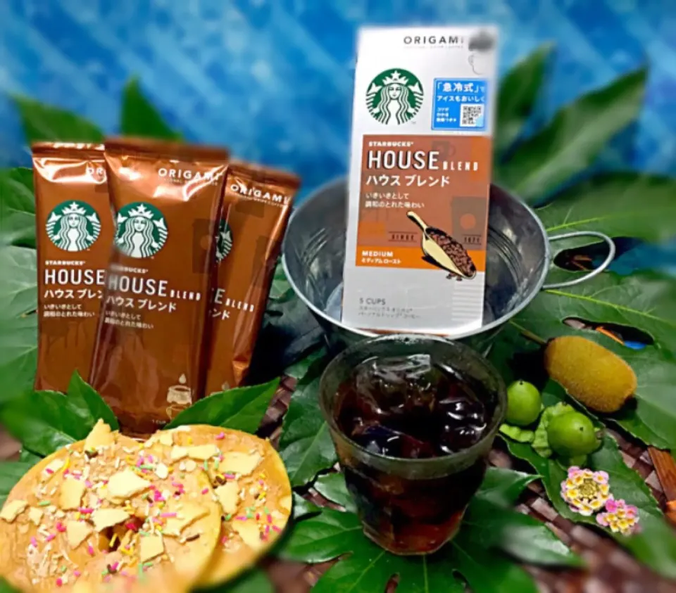 Starbucks House Blend Coffee on ice with Miwa's own Peanut ButterApple Slices|🎀Ｍiwa🎀さん