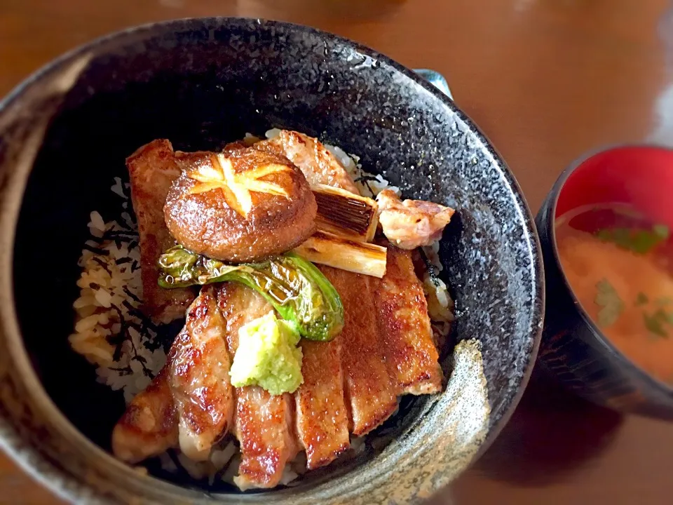 久しぶりのステーキ丼❤️|naoko shimoshimbaraさん