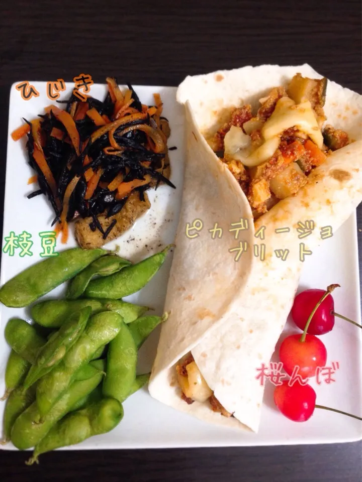 Picadillo Burrito, Hijiki, Edamame, Japanese Cherries ベジタリアンランチ|Nyam | 照ちゃんさん