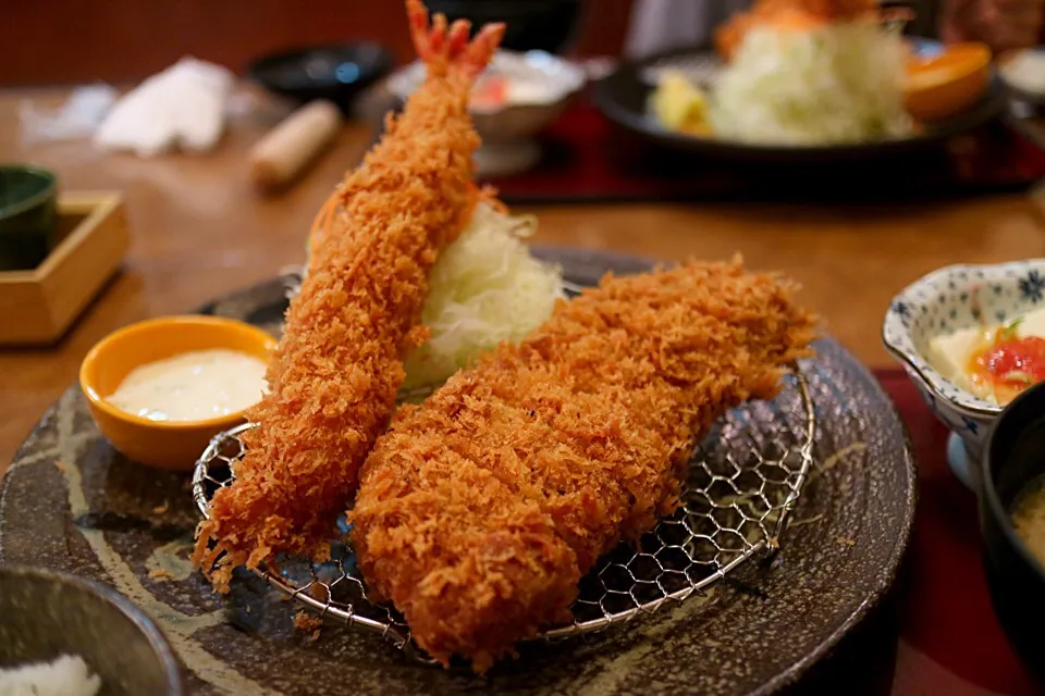 つくば王様豚ロースかつと大海老フライ定食|マハロ菊池さん