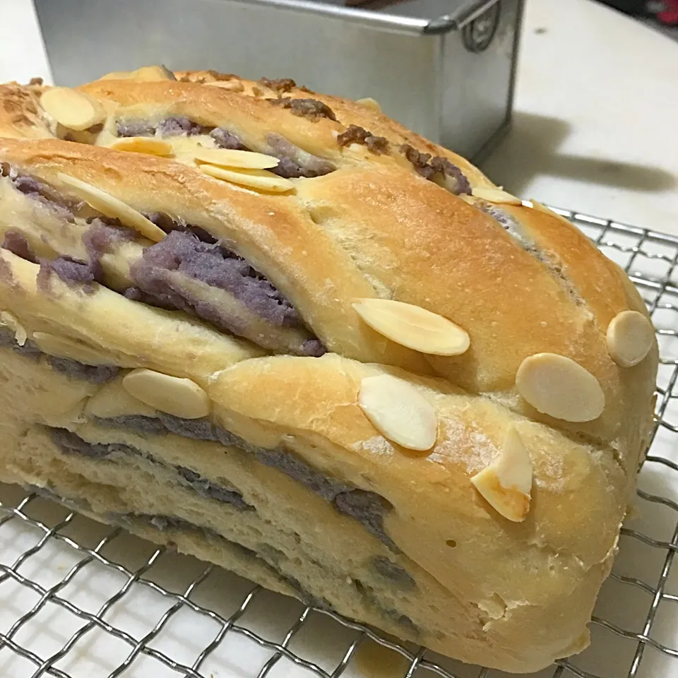 Taro bread loaf 🍞|Trish Wongさん