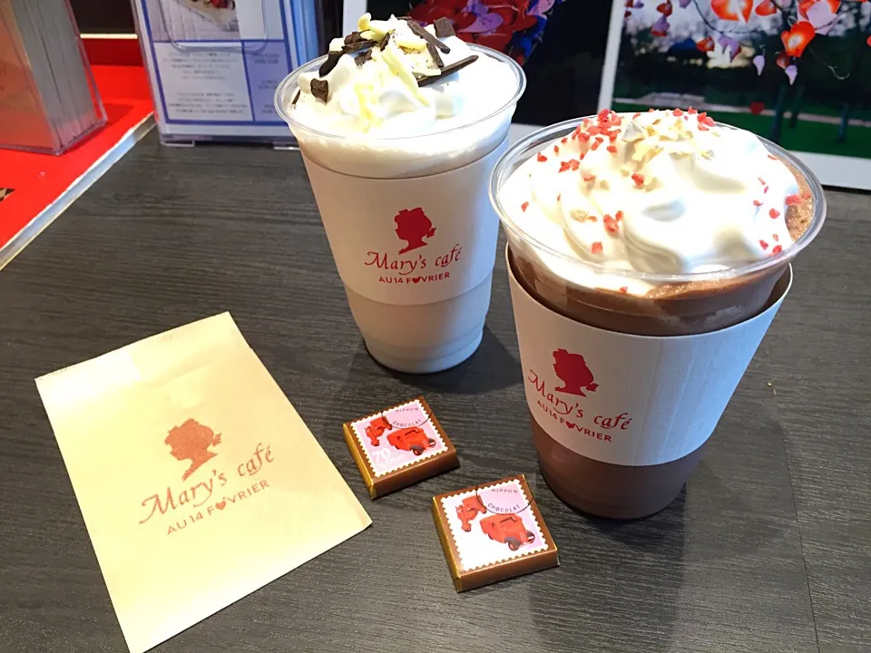 Snapdishの料理写真:Mary's Cafe♡﻿♡﻿ バナナムースチョコレートドリンク&ヴァニラムースミルクティー|airyⓂ︎さん