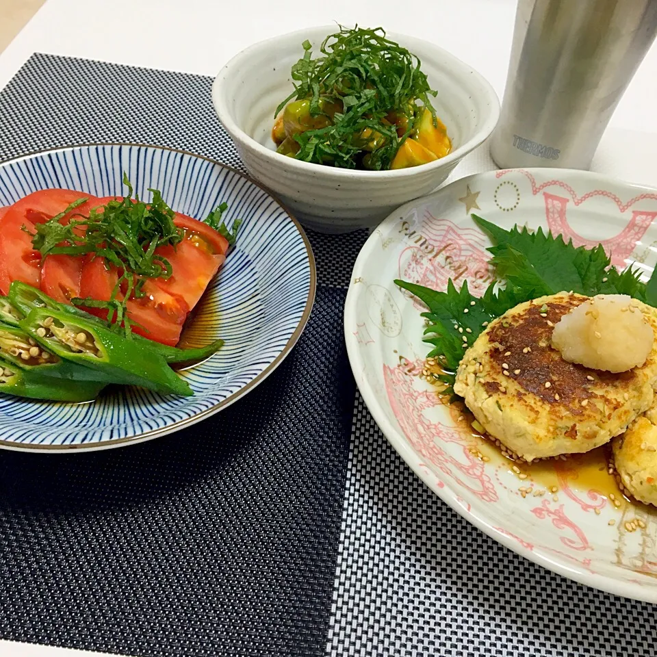 ♯豆腐ハンバーグ♯トマトとオクラの青じそドレッシング♯アボガドのユッケ風|なほぴさん