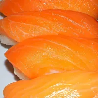 Snapdishの料理写真:#Sushi #salmon #nigiri|navidさん