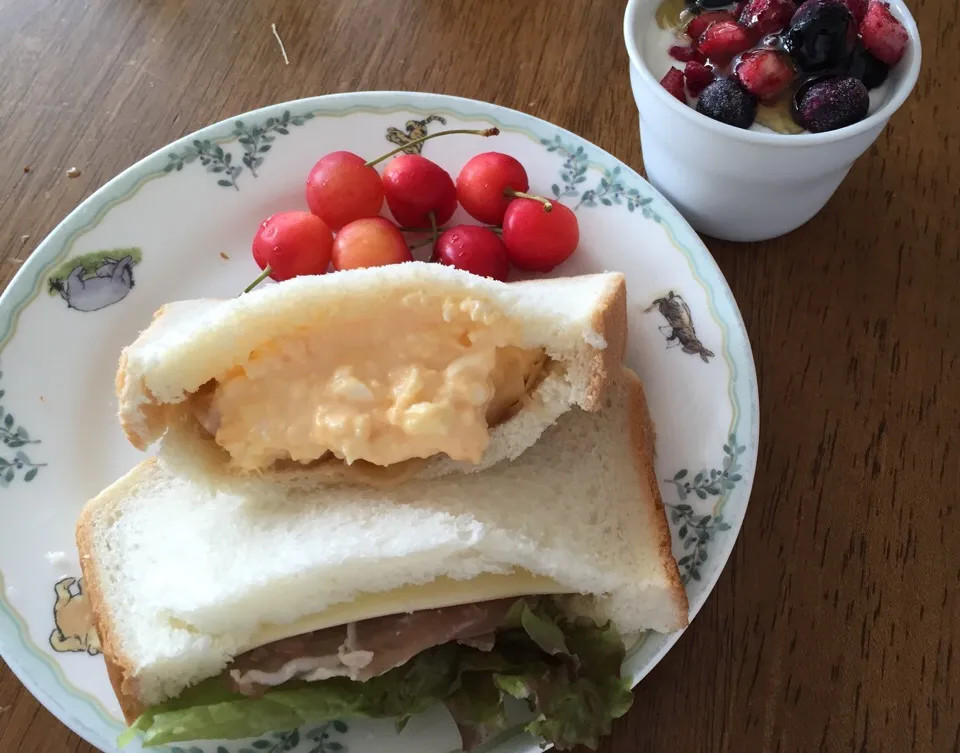 Snapdishの料理写真:朝ごはん：たまごサンドとか|さんだーさん